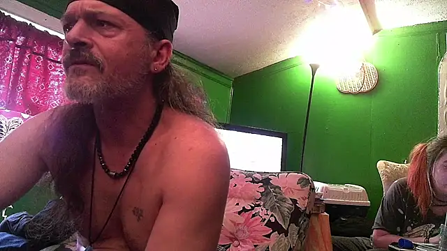 Snapshot of HippieDad333 chatting on 04.12.26 HippieDad333 online show from 04.12.26