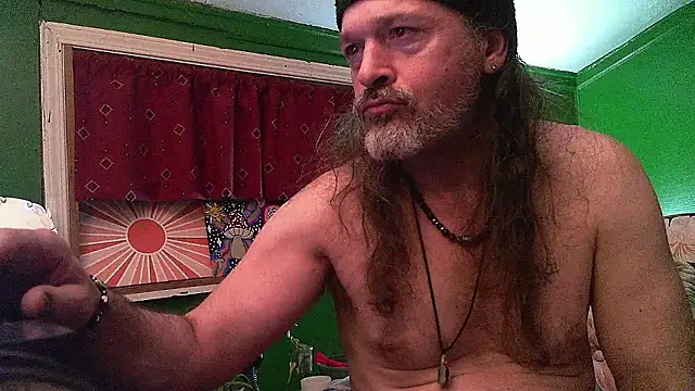 Snapshot of HippieDad333 chatting on 04.20.26 HippieDad333 online show from 04.20.26