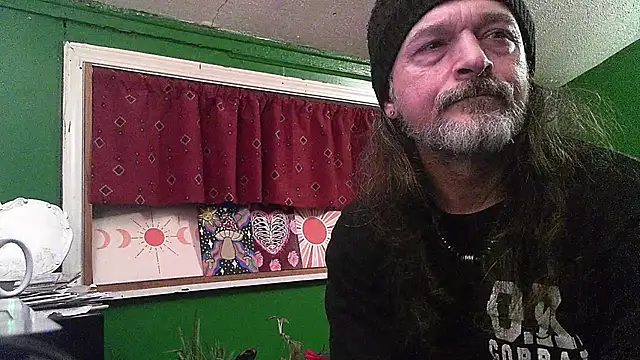 Snapshot of HippieDad333 chatting on 04.22.26 HippieDad333 online show from 04.22.26