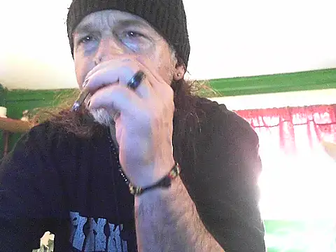 Snapshot of HippieDad333 chatting on 05.11.26 HippieDad333 online show from 05.11.26