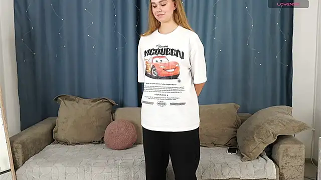 NgocChicas online show from 10.25.25
