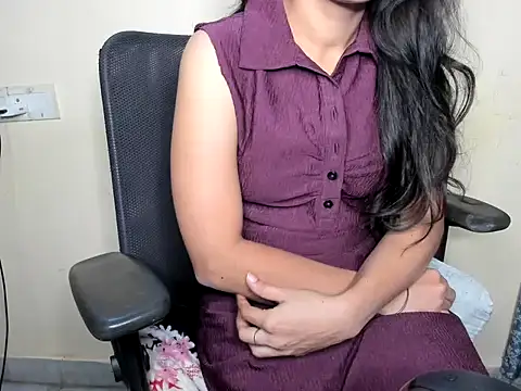 Queen-Bee143 online show from 04.23.26