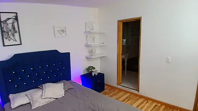 Snapshot of Axel_Draven chatting on 10.18.25 Axel Draven online show from 10.18.25