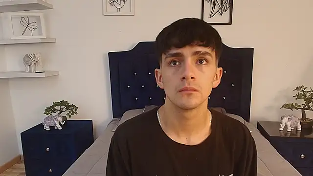 Snapshot of Axel_Draven chatting on 10.24.25 Axel Draven online show from 10.24.25