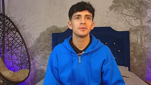 Snapshot of Axel_Draven chatting on 10.28.25 Axel Draven online show from 10.28.25