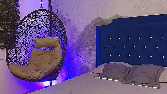 Snapshot of Axel_Draven chatting on 10.29.25 Axel Draven online show from 10.29.25