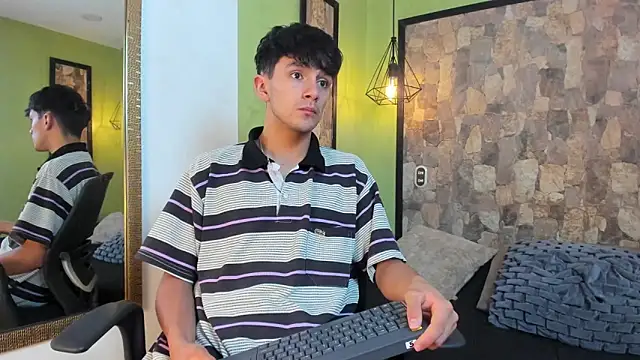 Snapshot of Axel_Draven chatting on 11.18.25 Axel Draven online show from 11.18.25