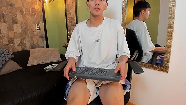 Snapshot of Axel_Draven chatting on 11.22.25 Axel Draven online show from 11.22.25