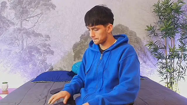 Snapshot of Axel_Draven chatting on 12.19.25 Axel Draven online show from 12.19.25