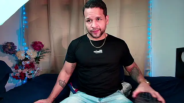 Snapshot of LucasGaeel chatting on 02.01.26 LucasGaeel online show from 02.01.26