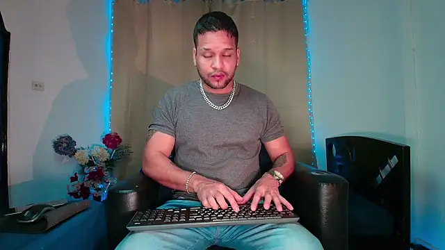 Snapshot of LucasGaeel chatting on 02.10.26 LucasGaeel online show from 02.10.26