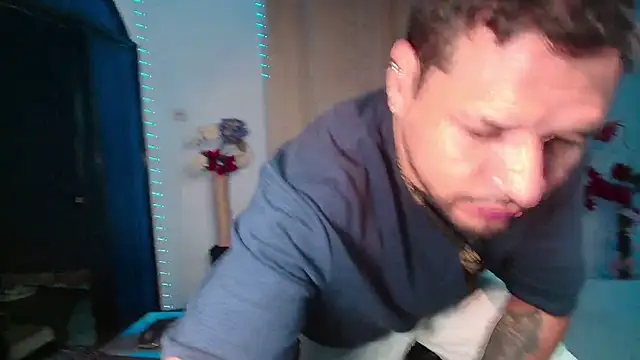 Snapshot of LucasGaeel chatting on 02.24.26 LucasGaeel online show from 02.24.26