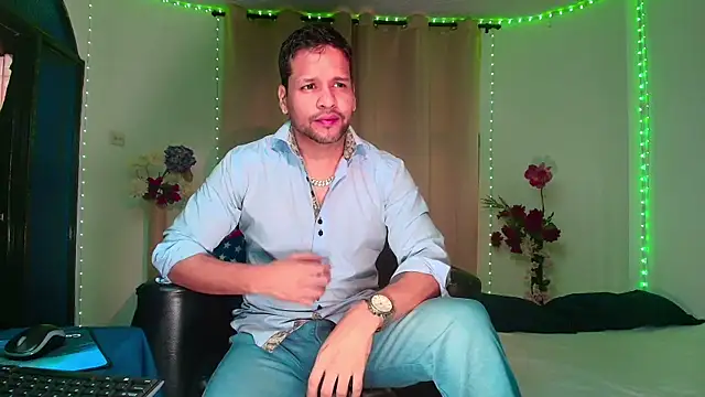 Snapshot of LucasGaeel chatting on 02.25.26 LucasGaeel online show from 02.25.26