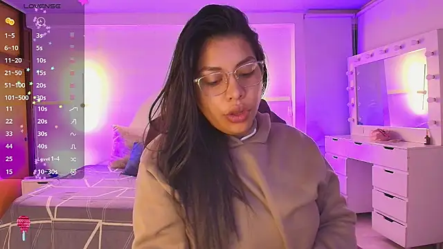 Snapshot of kloe28 chatting on 02.14.26 kloe28 online show from 02.14.26