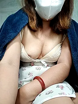 JinjinLy online show from 11.16.25