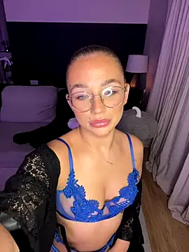 Snapshot of MissPixieRae chatting on 10.10.25 MissPixieRae online show from 10.10.25