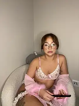 Snapshot of MissPixieRae chatting on 10.12.25 MissPixieRae online show from 10.12.25