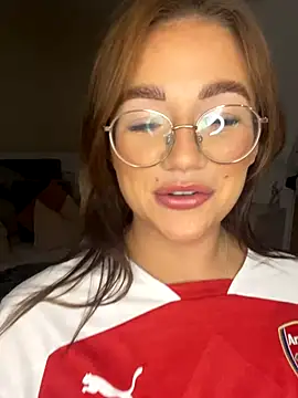 Snapshot of MissPixieRae chatting on 10.26.25 MissPixieRae online show from 10.26.25