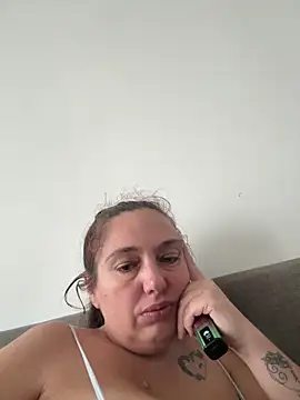 Eleanorxx online show from 10.16.25