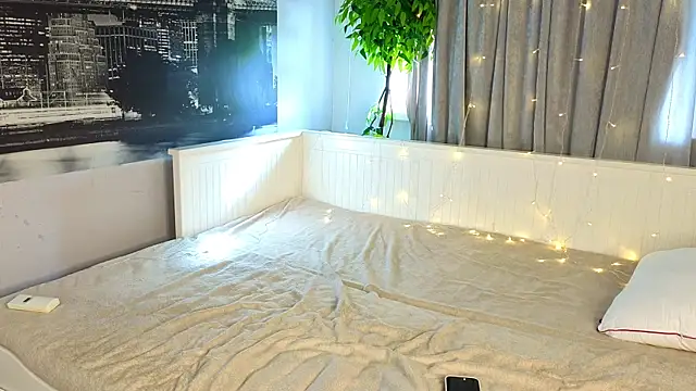 MilaYumi online show from 11.23.25