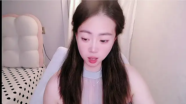 Snapshot of mitowato chatting on 10.13.25 mitowato online show from 10.13.25