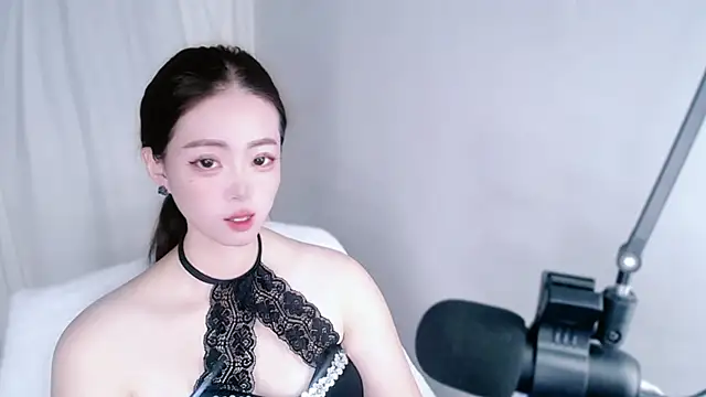 Snapshot of mitowato chatting on 10.19.25 mitowato online show from 10.19.25