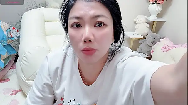 Snapshot of Huanhuan- chatting on 06.03.26 Huanhuan- online show from 06.03.26