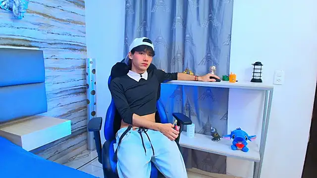 Lovers 21 online show from 10.15.25