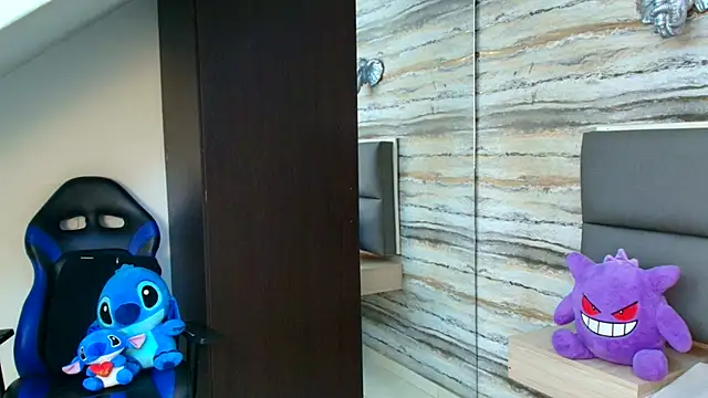 Lovers 21 online show from 12.21.25