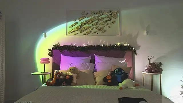 Nicole Broown  online show from 01.05.26