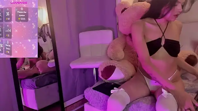 Snapshot of AelithEscarlata chatting on 10.25.25 AelithEscarlata online show from 10.25.25