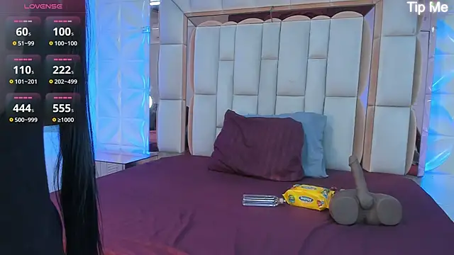 Sarah Adamss online show from 11.12.25