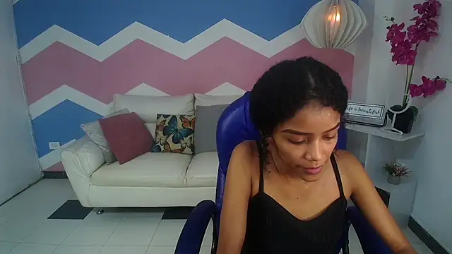 adisson petite1 online show from 10.12.25