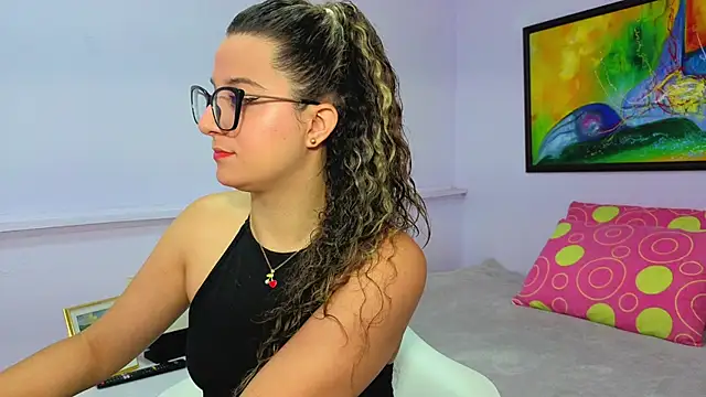 Snapshot of katiaa_lovv chatting on 04.17.26 katiaa lovv online show from 04.17.26
