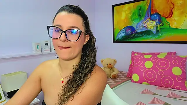 Snapshot of katiaa_lovv chatting on 04.18.26 katiaa lovv online show from 04.18.26