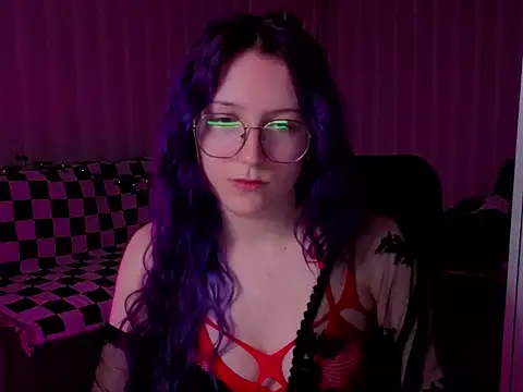 Snapshot of violet-siren-x chatting on 05.28.26 violet-siren-x online show from 05.28.26