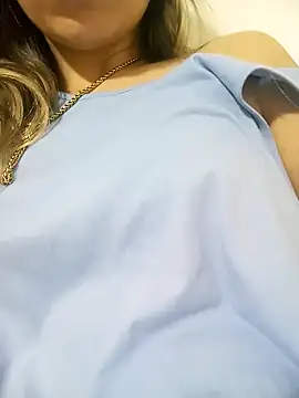 CrisHot202 online show from 10.17.25