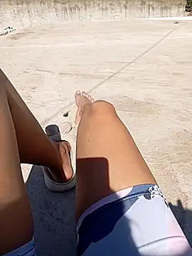 CrisHot202 online show from 10.18.25