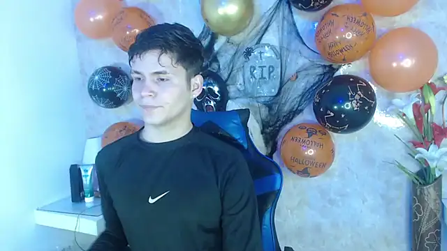 Aaron Foxxx online show from 10.26.25