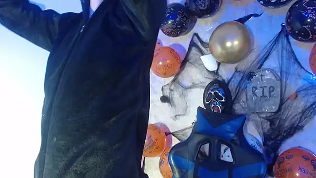 Aaron Foxxx online show from 10.28.25