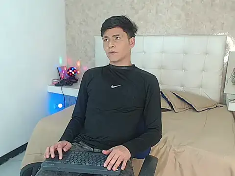 Aaron Foxxx online show from 12.15.25