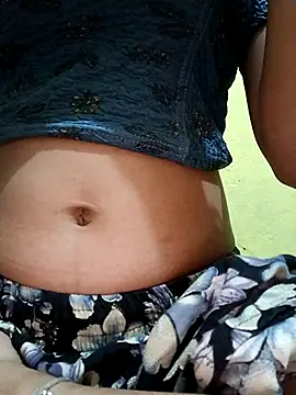 misskomal97 online show from 10.21.25