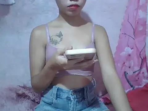 Snapshot of SweetPussie18x chatting on 05.28.26 SweetPussie18x online show from 05.28.26