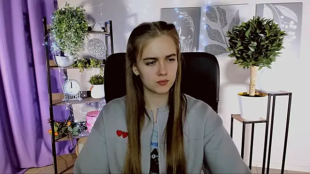 JuneWoods online show from 04.03.26