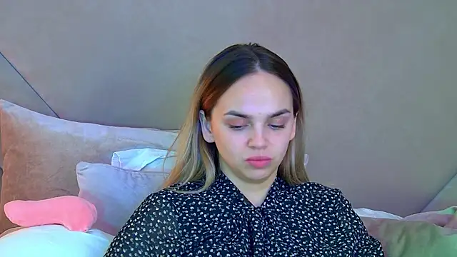 Snapshot of AnitaVenture chatting on 10.11.25 AnitaVenture online show from 10.11.25