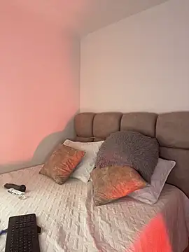 Dania Oconor online show from 11.18.25