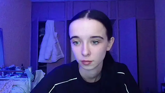 Emilia Light online show from 11.15.25