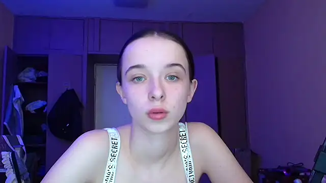 Emilia Light online show from 03.12.26