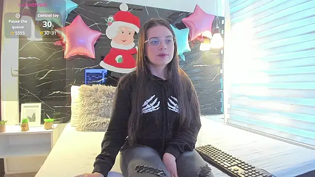 ZOE LE online show from 12.03.25