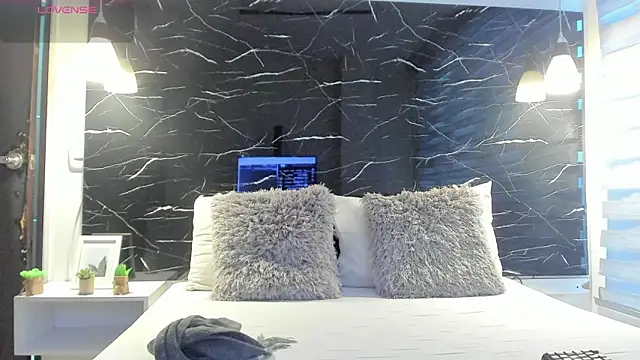 ZOE LE online show from 02.02.26